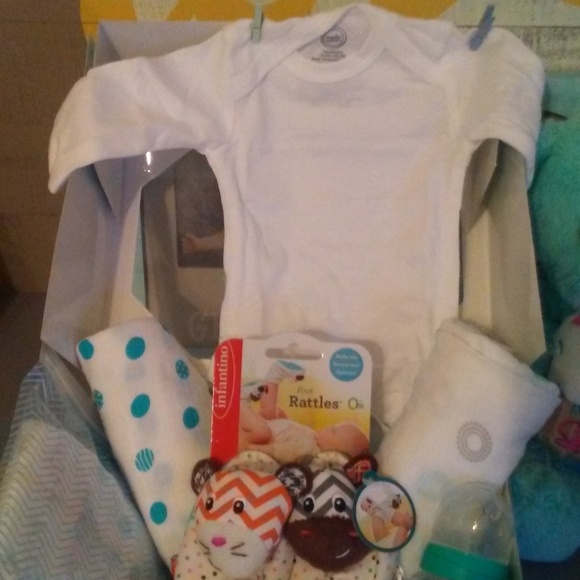 Gender Neutral Gift Set - Picture 2 of 6